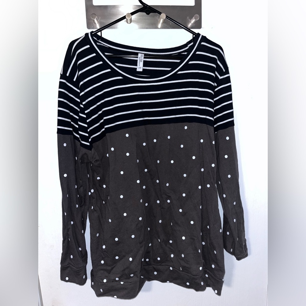 Light weight Daisy Mae crewneck